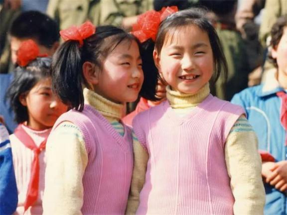35年了，我没有发过一张支持军队的照片。资深摄影师找南京双胞胎姐妹！