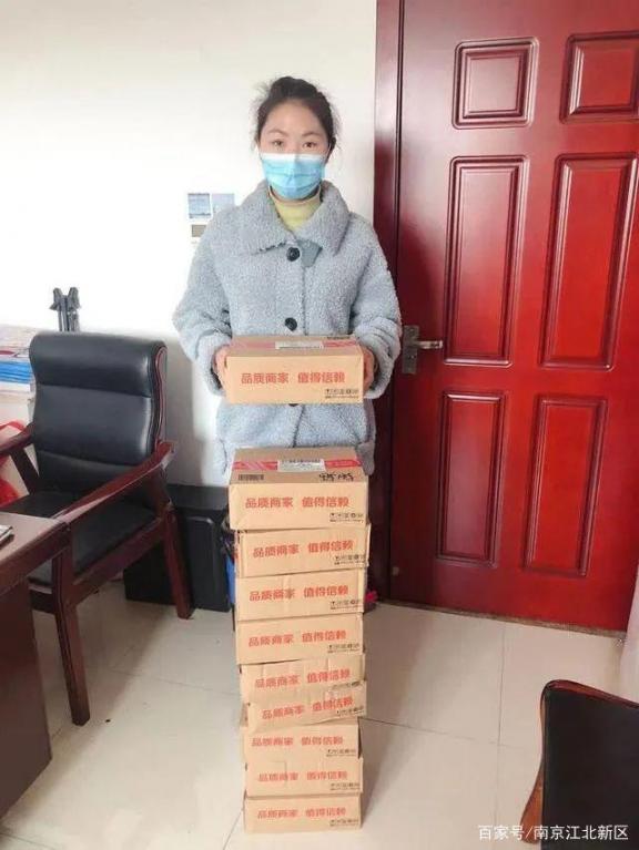 “听说你没吃到正宗的湖北鸭脖！作为一个武汉人，这我不能忍！”