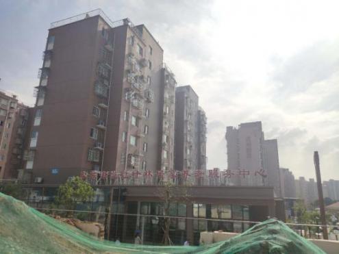 楼顶广告安全隐患多，立即整顿保安全  尼姑庵的男保安全文 贴身保安全文免费阅读 居家养老工作计划 爱护市政设施 铁路服务中心 公共设施设计要素 郑州户外广告 公共设施包括哪些 女董事长扮保安全集 乡镇农业服务中心 第2张