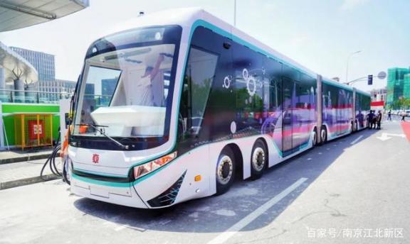 从重点区域加工厂里，摆脱全世界第一列数轨火车！